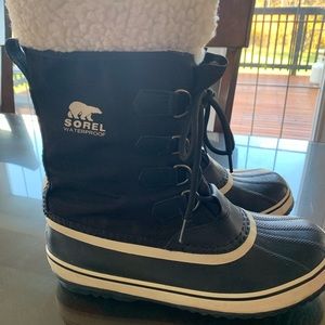 Women’s Size 11 Waterproof Sorel Boots in excellent condition
